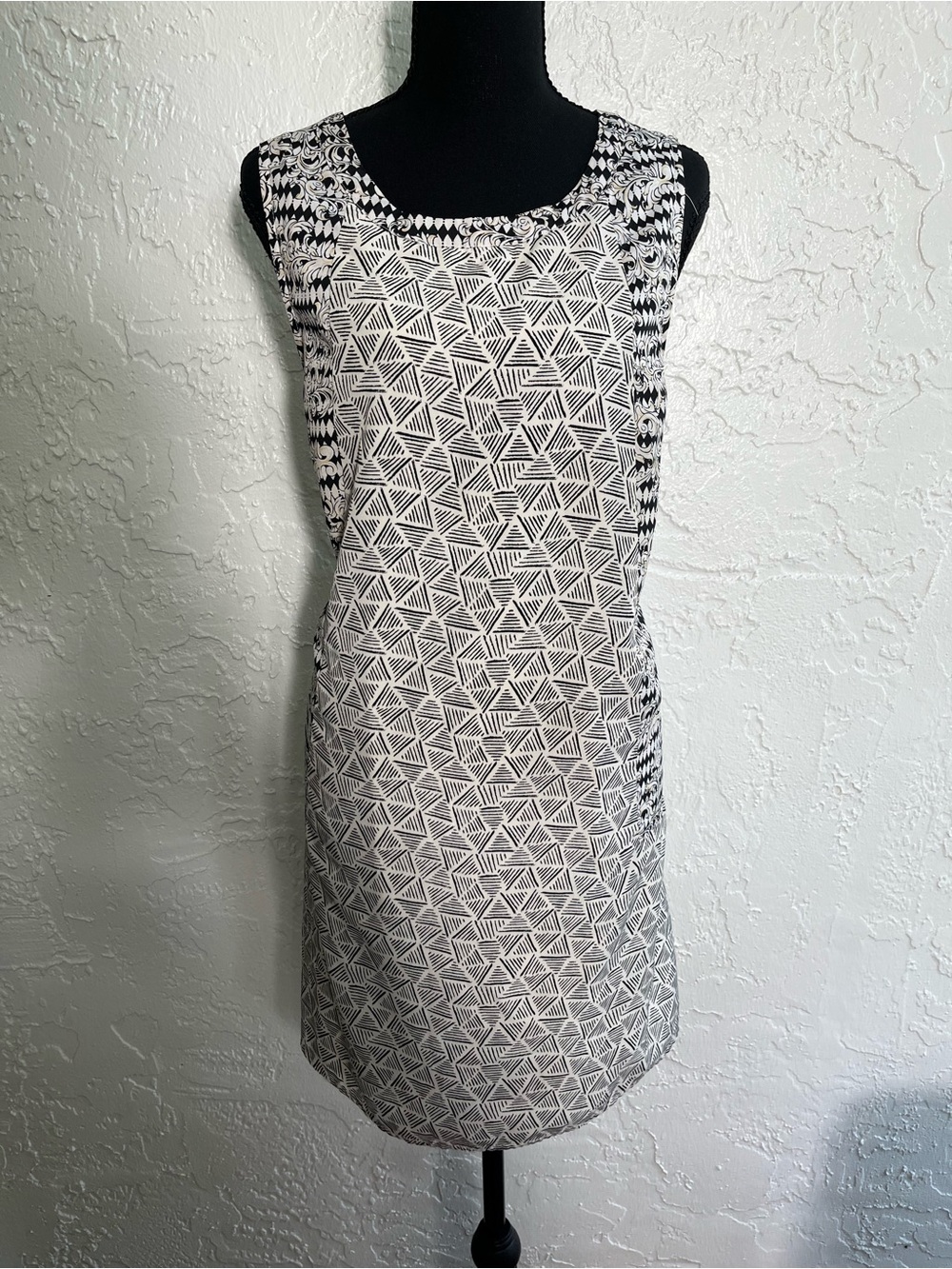 Skies Are Blue Black & White Geometric Sleeveless Shift Dress Size Large